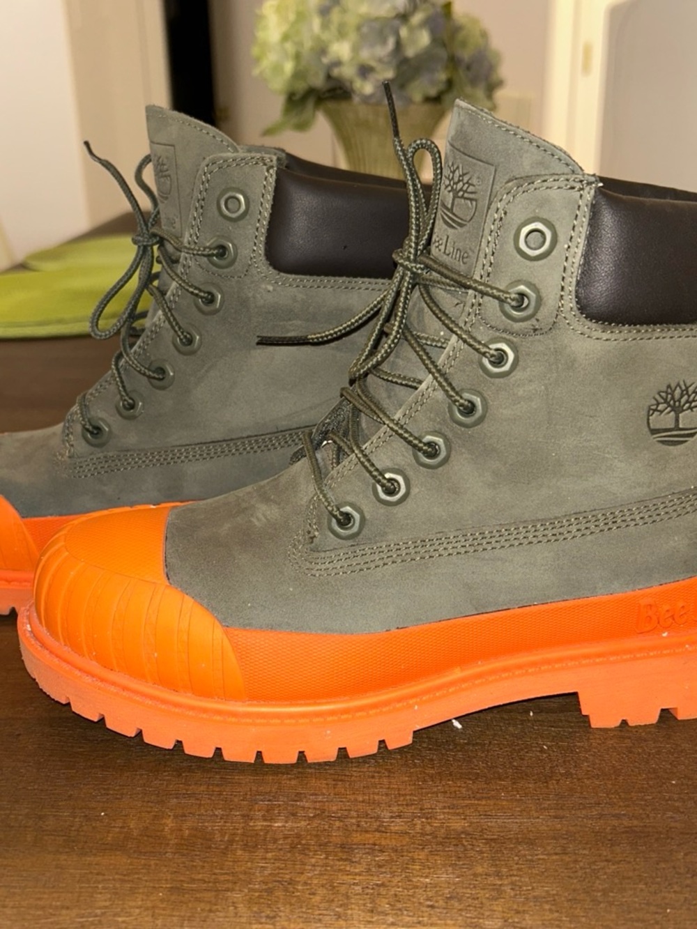 Timberline women’s 7.5 bee-line boots grape leaf & orange in mint condition